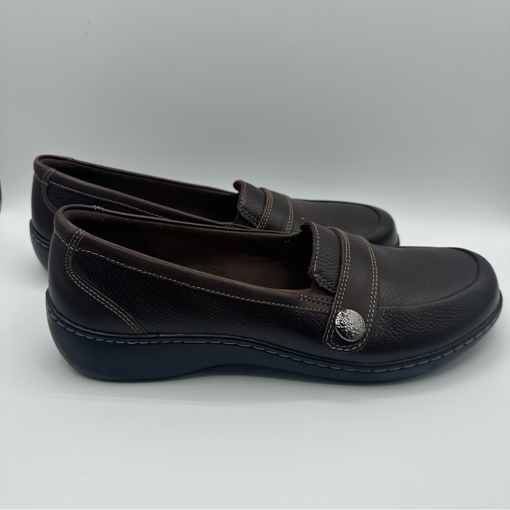 Collection by Clarks Women’s 10 Cora Daisy Brown Loafers Slip On Low Wedge